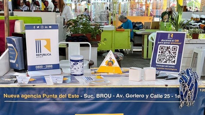 imagen de República AFAP inauguró su stand en la Feria de los Artesanos en Punta del Este.